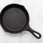 Cómo sazonar ollas y sartenes de hierro correctamente