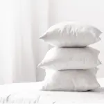 Limpia, blanquea y esponja tu almohada con este método casero