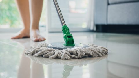 Cómo limpiar cada tipo de suelo con productos naturales