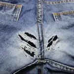 Cómo coser un agujero en la entrepierna de tus jeans